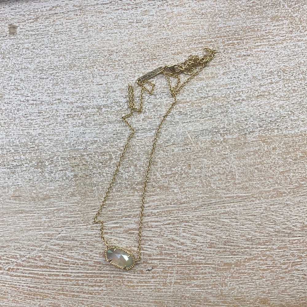 Kendra Scott necklace
